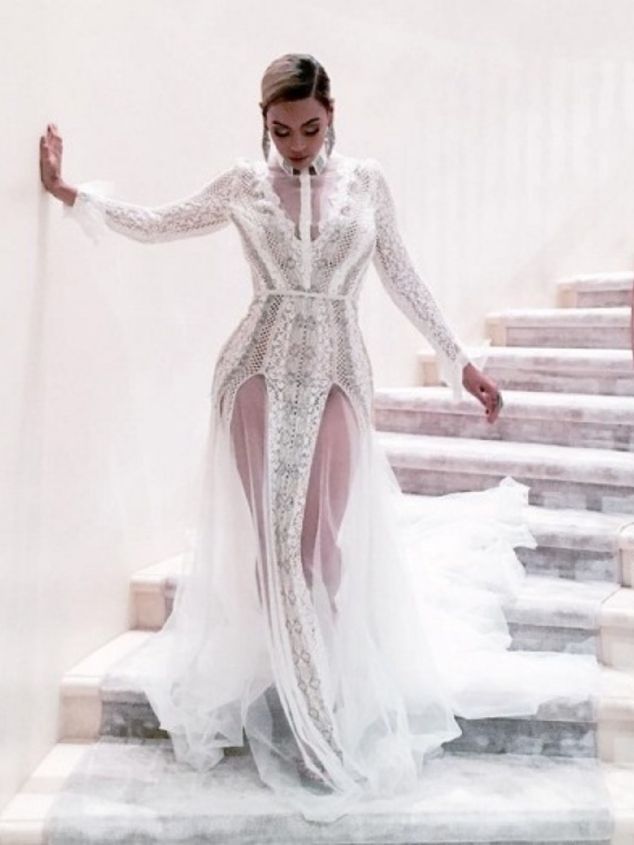 Beyoncé Wore the Coolest Wedding Gown for Her Vow Renewal with Jay-Z | Vow  renewal dress, Celebrity dresses, Celebrity wedding photos